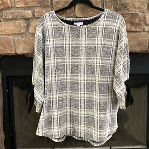 Charter Club black and white sweater with black bow and silver grommet sleeve XL